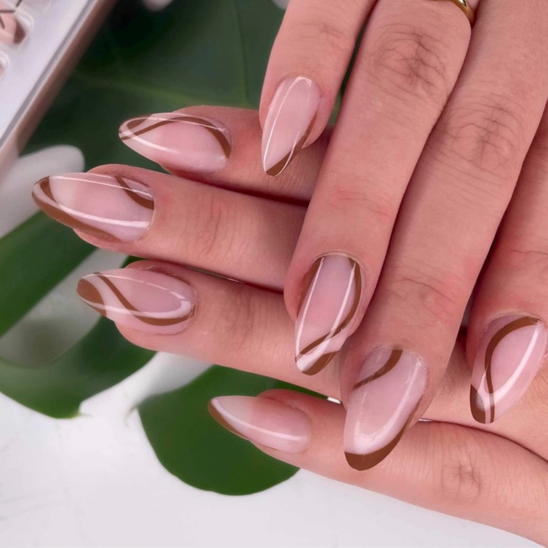 Syv naturlige negledesigns til manicure-minimalisten